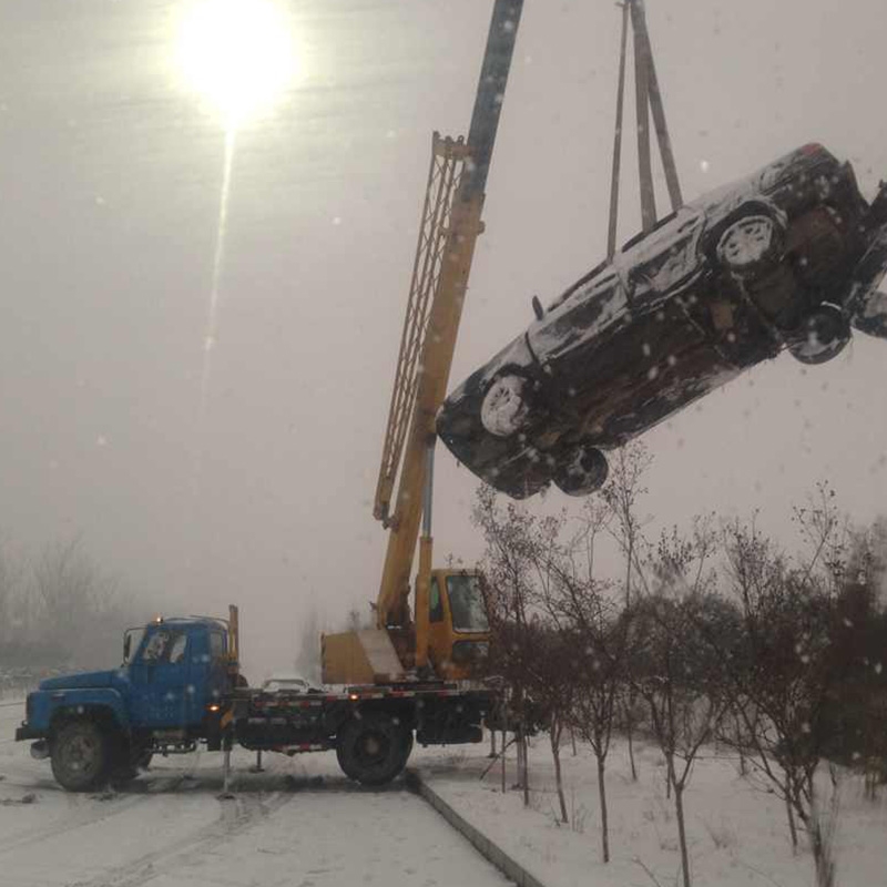 雪天道路車(chē)輛困境救援