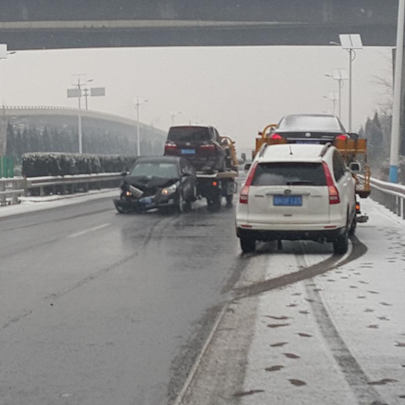 雪天公路救援