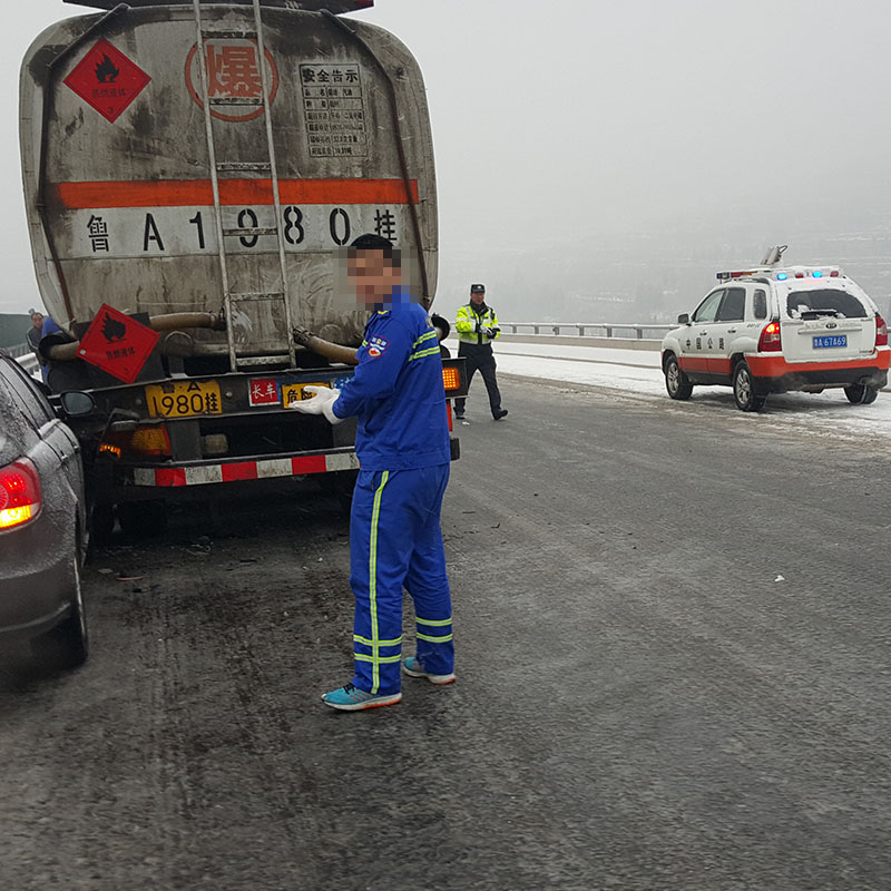 雪天汽車救援